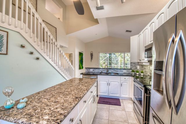 2767 S Clearbrook Circle, Delray Beach, FL 33445