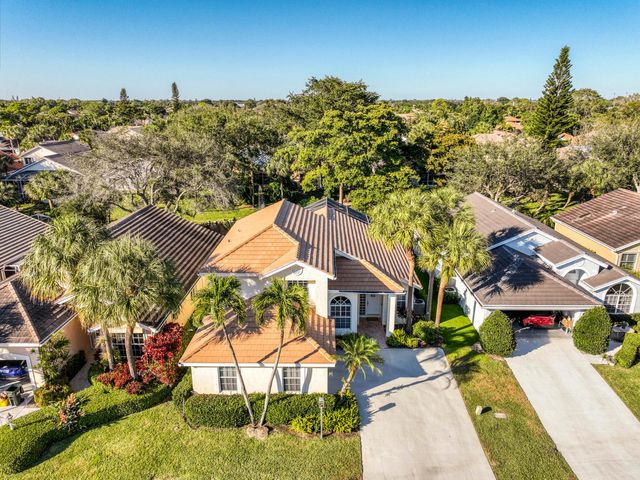 2767 S Clearbrook Circle, Delray Beach, FL 33445