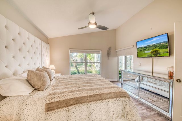 2767 S Clearbrook Circle, Delray Beach, FL 33445