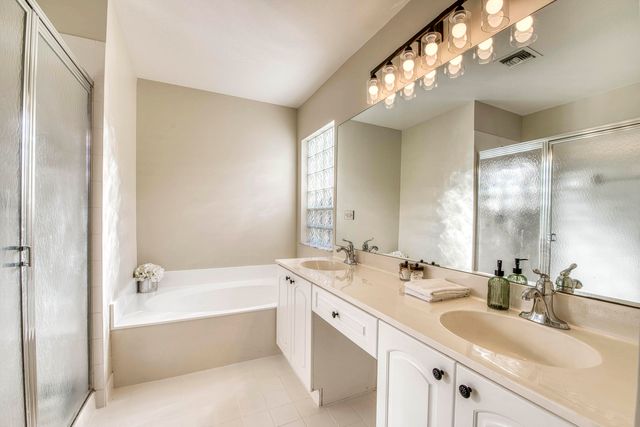 2767 S Clearbrook Circle, Delray Beach, FL 33445