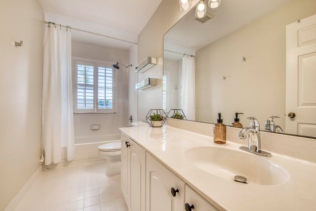 2767 S Clearbrook Circle, Delray Beach, FL 33445