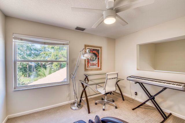 2767 S Clearbrook Circle, Delray Beach, FL 33445