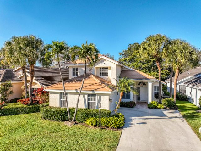 2767 S Clearbrook Circle, Delray Beach, FL 33445