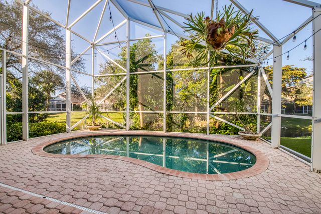 2767 S Clearbrook Circle, Delray Beach, FL 33445