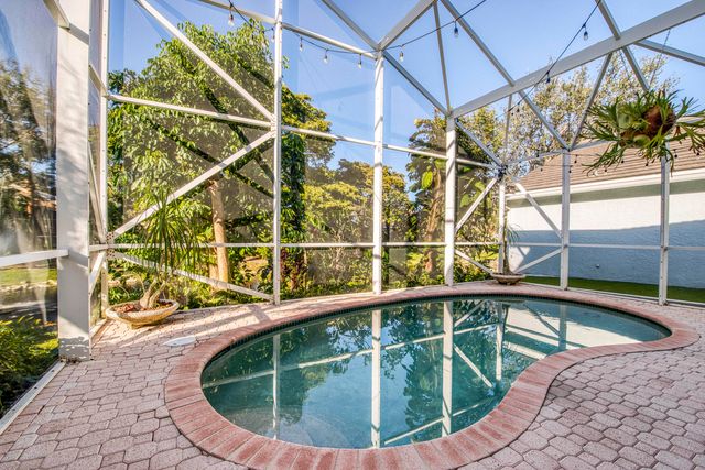 2767 S Clearbrook Circle, Delray Beach, FL 33445