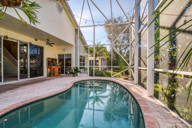 2767 S Clearbrook Circle, Delray Beach, FL 33445