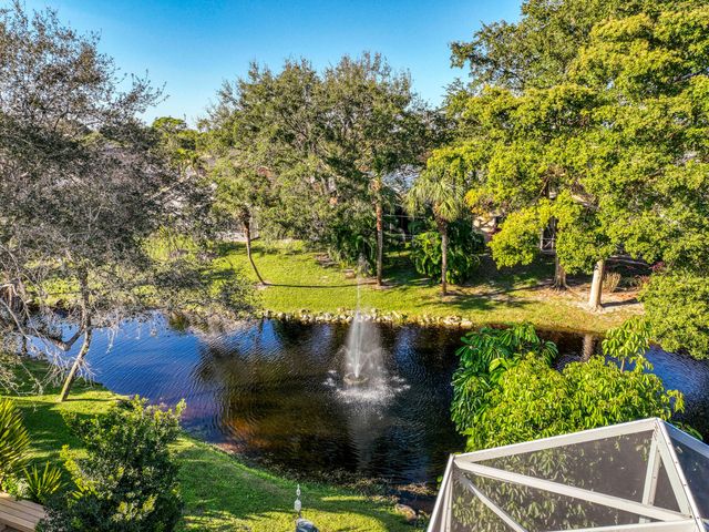 2767 S Clearbrook Circle, Delray Beach, FL 33445