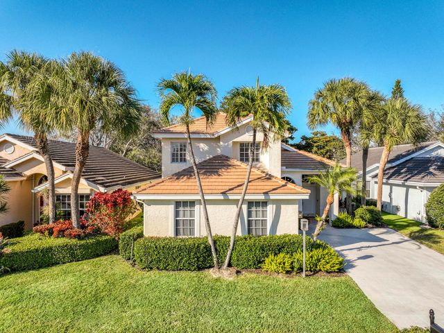 2767 S Clearbrook Circle, Delray Beach, FL 33445