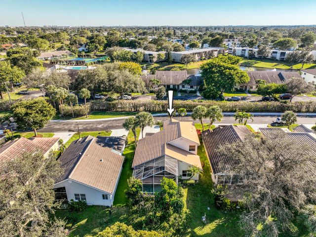 2767 S Clearbrook Circle, Delray Beach, FL 33445