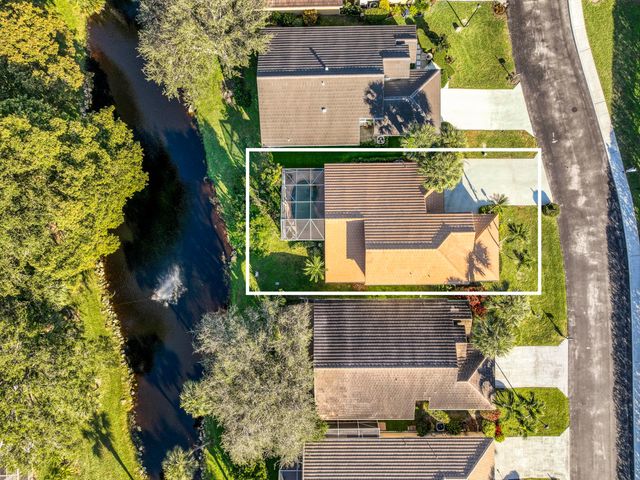 2767 S Clearbrook Circle, Delray Beach, FL 33445