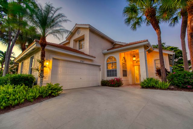 2767 S Clearbrook Circle, Delray Beach, FL 33445