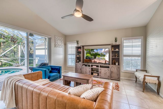 2767 S Clearbrook Circle, Delray Beach, FL 33445