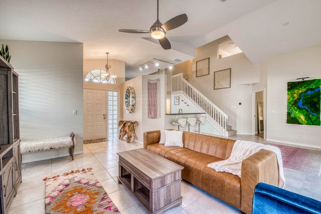 2767 S Clearbrook Circle, Delray Beach, FL 33445