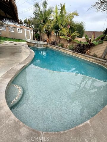 17792 Lewis, Huntington Beach, CA 92647
