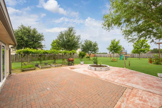 3402 Fox Court, Pearland, TX 77581