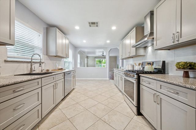 3402 Fox Court, Pearland, TX 77581