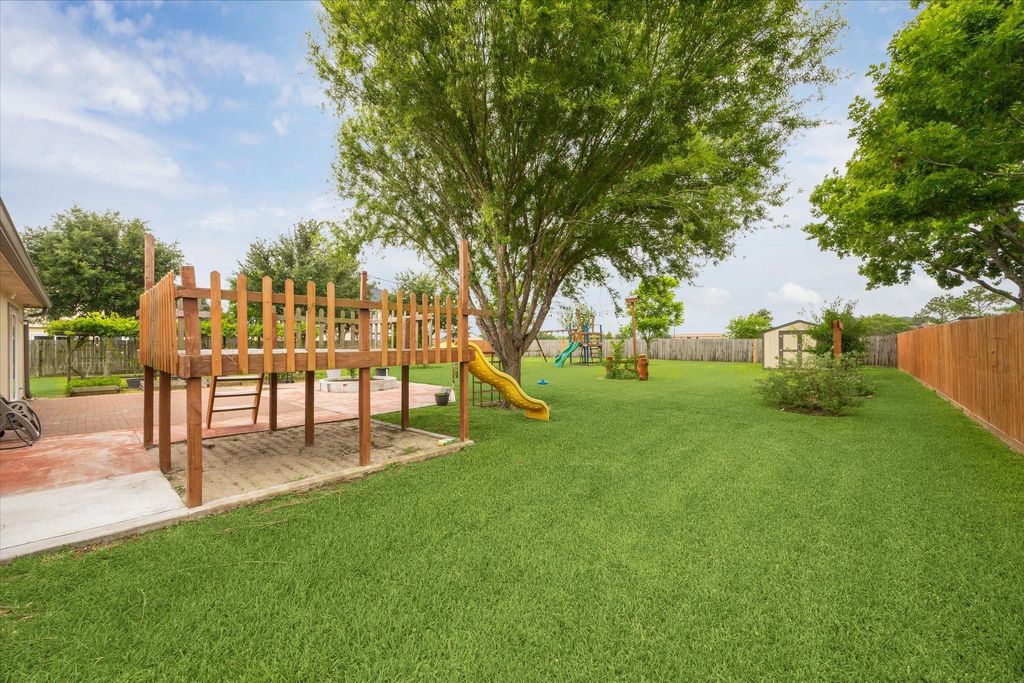 3402 Fox Court, Pearland, TX 77581