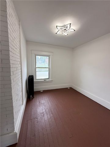 322 Duss Ave, Ambridge, PA 15003