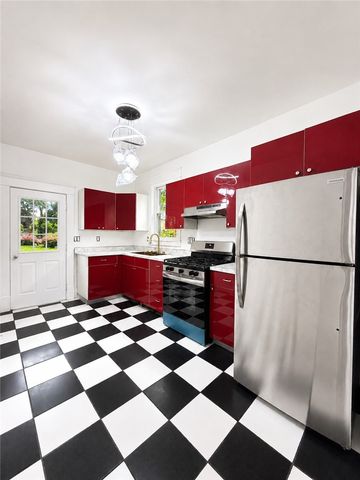 322 Duss Ave, Ambridge, PA 15003