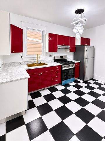 322 Duss Ave, Ambridge, PA 15003