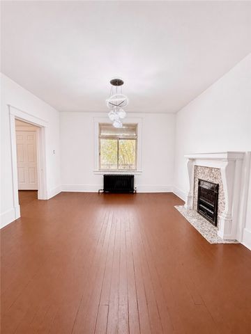 322 Duss Ave, Ambridge, PA 15003
