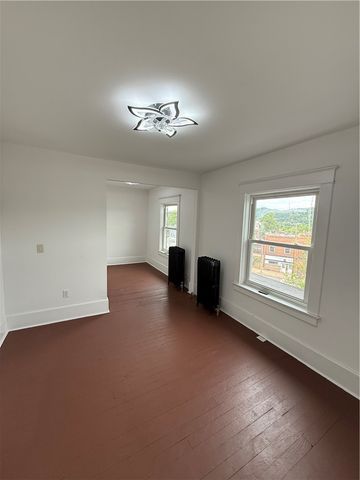 322 Duss Ave, Ambridge, PA 15003