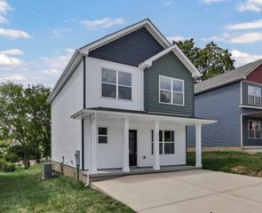 712 Crossland Ave, Clarksville, TN 37040