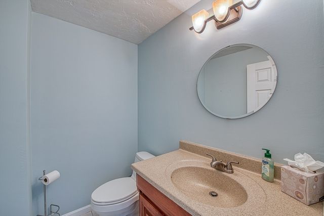 28 Gaslight Ln 28, Easton, MA 02334