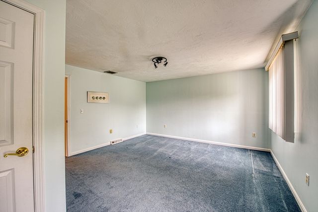 28 Gaslight Ln 28, Easton, MA 02334