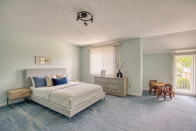28 Gaslight Ln 28, Easton, MA 02334