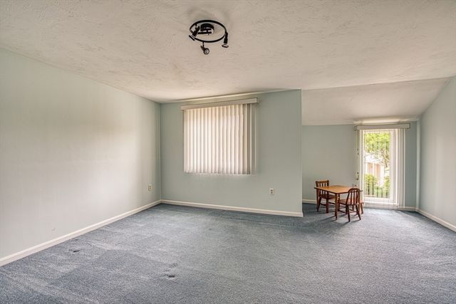 28 Gaslight Ln 28, Easton, MA 02334