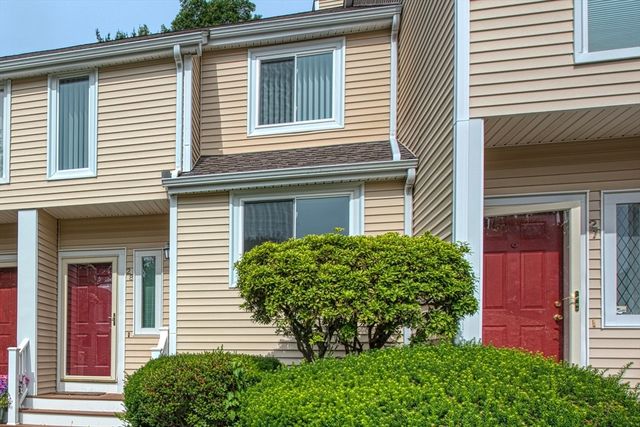 28 Gaslight Ln 28, Easton, MA 02334