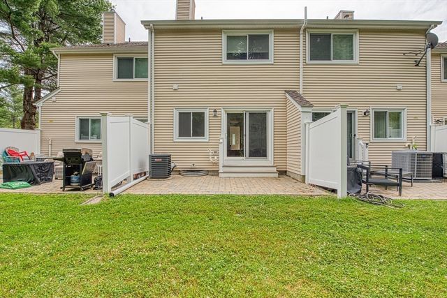 28 Gaslight Ln 28, Easton, MA 02334