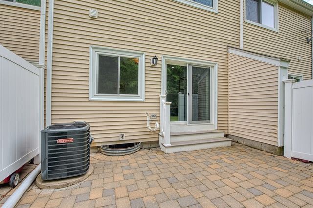 28 Gaslight Ln 28, Easton, MA 02334