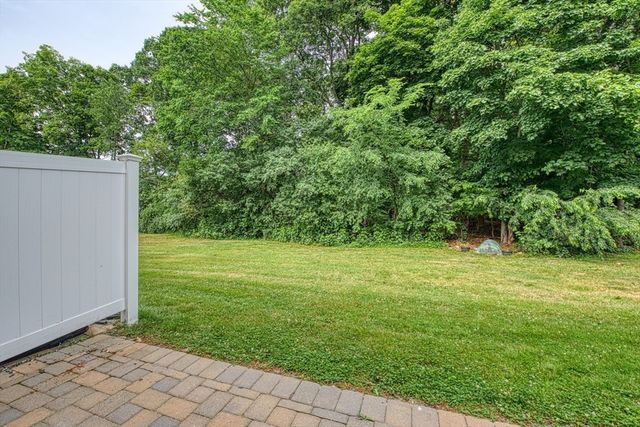 28 Gaslight Ln 28, Easton, MA 02334