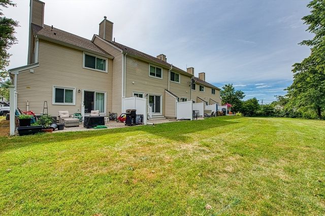 28 Gaslight Ln 28, Easton, MA 02334