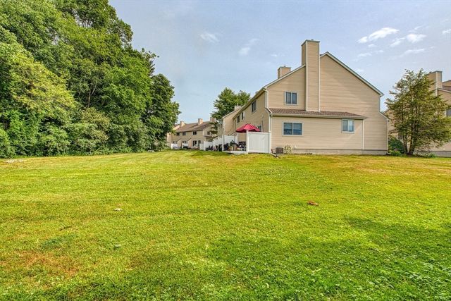 28 Gaslight Ln 28, Easton, MA 02334