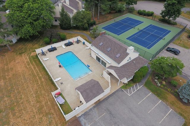 28 Gaslight Ln 28, Easton, MA 02334