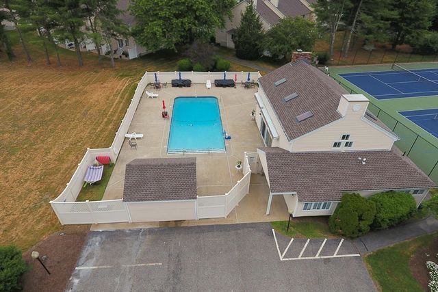 28 Gaslight Ln 28, Easton, MA 02334