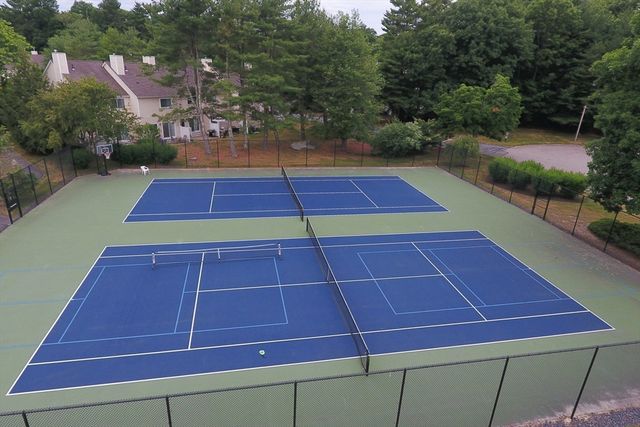 28 Gaslight Ln 28, Easton, MA 02334