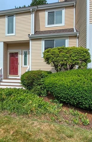 28 Gaslight Ln 28, Easton, MA 02334