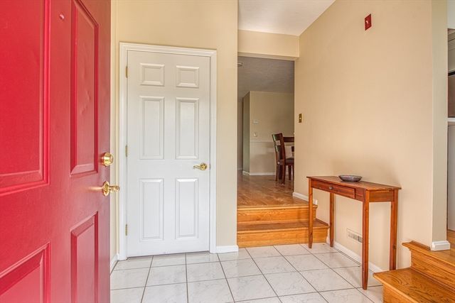 28 Gaslight Ln 28, Easton, MA 02334