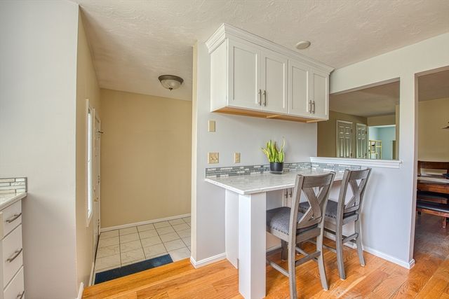 28 Gaslight Ln 28, Easton, MA 02334