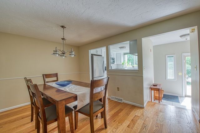28 Gaslight Ln 28, Easton, MA 02334