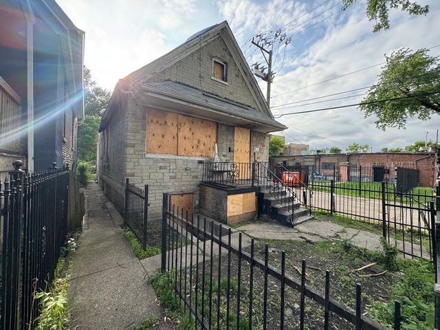 742 N Christiana Avenue, Chicago, IL 60624