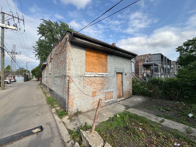 742 N Christiana Avenue, Chicago, IL 60624