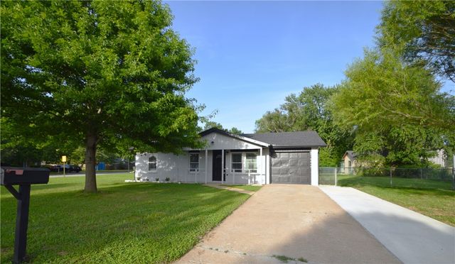 2511 N 4th Street, Rogers, AR 72756