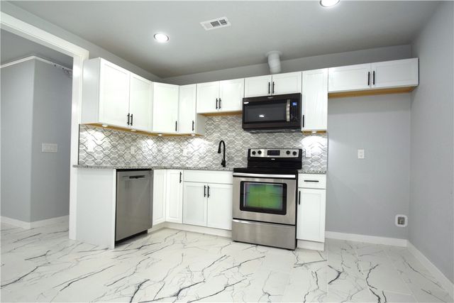 2511 N 4th Street, Rogers, AR 72756