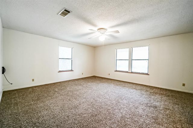 512 County Road 2550, Cleveland, TX 77327