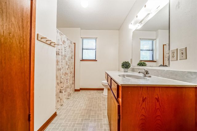 512 County Road 2550, Cleveland, TX 77327